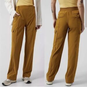 Athleta Womens Vienna Cargo Straight Leg Pant in Brass Yellow Size 6 pants
